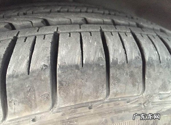 轮胎哪种裂纹需要更换 里侧磨损后果最严重
