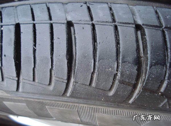 轮胎哪种裂纹需要更换 里侧磨损后果最严重