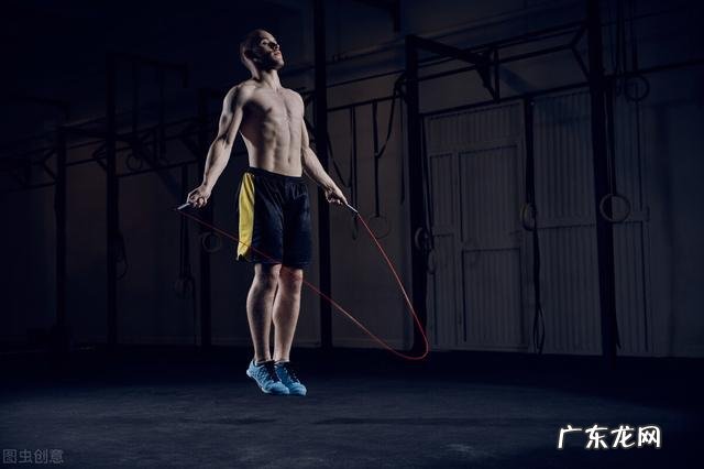 跳绳是减肥“最佳运动”,每天坚持半小时,体重“嗖嗖”降