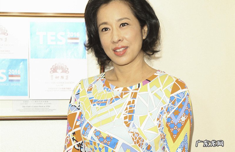 霍启刚妈妈近照曝光,朱玲玲不陪儿子庆生,却约港姐打球