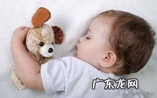 两个月的宝宝晚上不怎么吃夜奶正常吗?