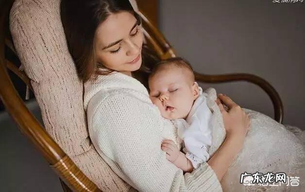 一岁两个月的宝宝晚上不喝夜奶一觉睡到天亮,这种情况正常吗?