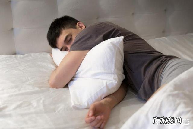 男人40岁了,该怎样保持年轻的容颜? 男人40岁怎么保持年轻