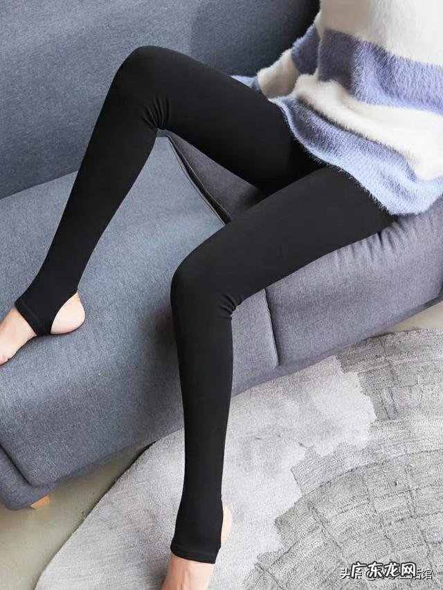 冬天肉色打底裤,买踩脚的好还是连脚的好?