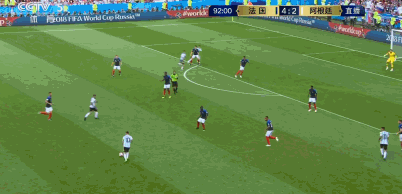 身高相差悬殊,为什么有球迷感觉阿奎罗的头球反而强于卢卡库?