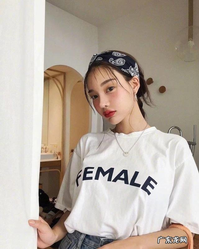 丝巾怎么搭配衣服图片