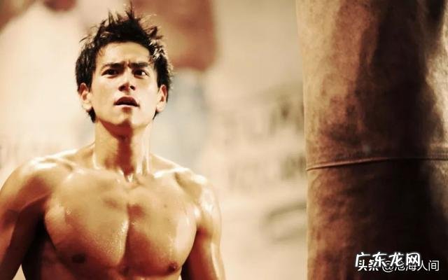 练到彭于晏那种身材,是应该先增肌再刷脂,还是先刷脂再增肌?