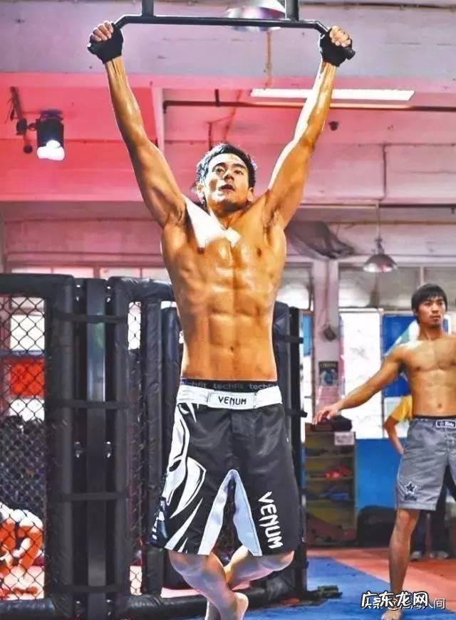 练到彭于晏那种身材,是应该先增肌再刷脂,还是先刷脂再增肌?