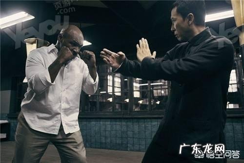 巅峰时期的泰森打得过银背大猩猩吗?