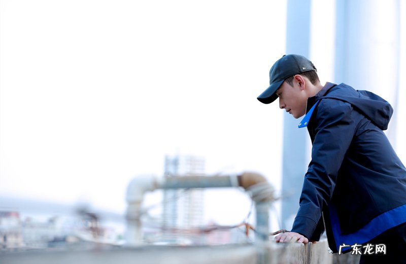 罗晋已经不是那个少年郎了，拍新戏胖了一圈，中年发福明显