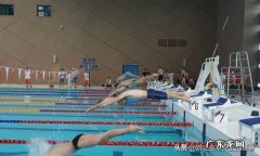 五十岁以上的女人学游泳好学吗