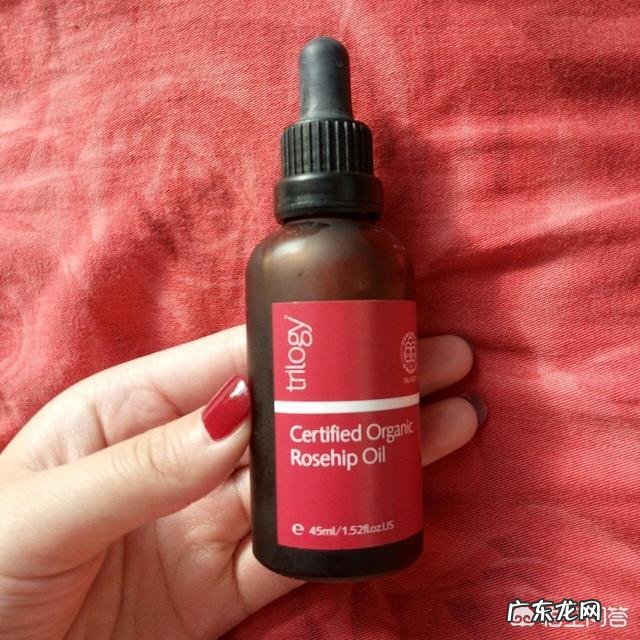 想买一款300块以内的护肤精华,有什么好推荐吗?