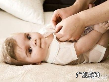 宝宝满月了没洗过澡，会不会对宝宝不好啊？