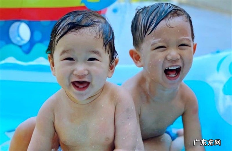 李乘德公开全家福,深情表白胡杏儿,称不后悔13年前做的决定