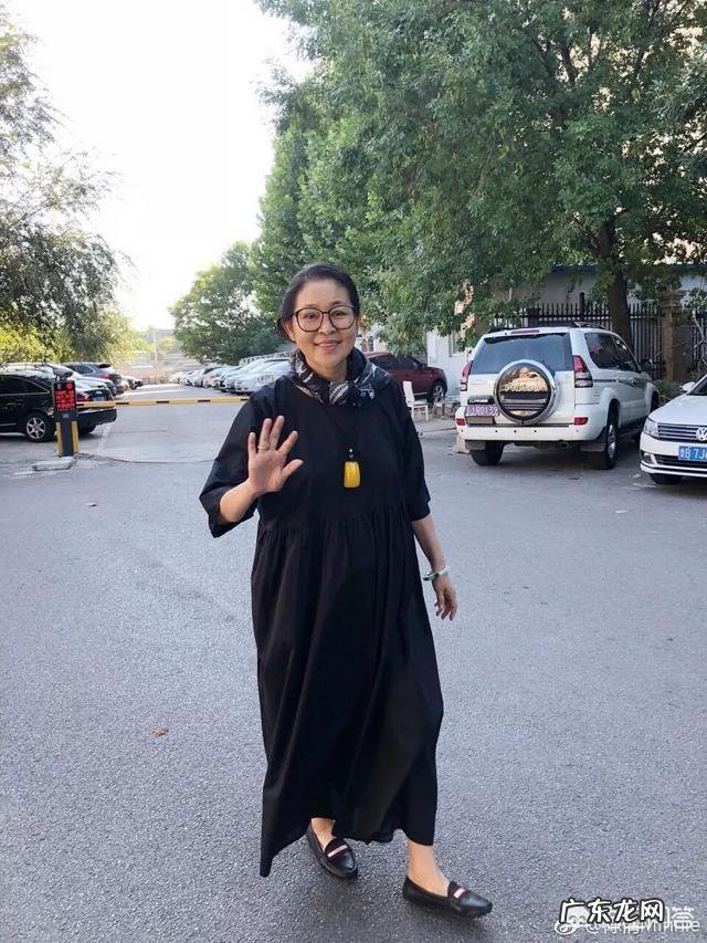 倪萍为什么年纪大之后相貌变化这么大?