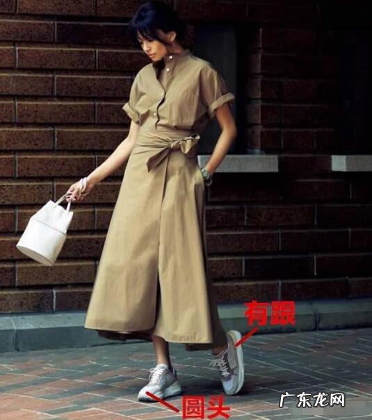 小白鞋怎么搭配衣服好看?