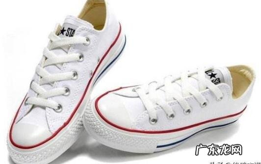 小白鞋怎么搭配衣服好看?