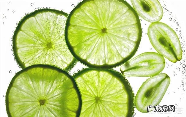 美白产品烟酰胺好，还是果酸好呢？