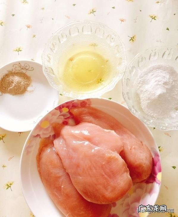 请问鸡胸肉做丸子的详细配料!具体如何做好吃?谢谢?