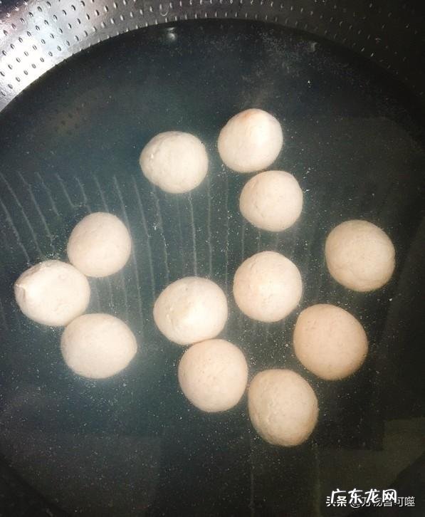 请问鸡胸肉做丸子的详细配料!具体如何做好吃?谢谢?