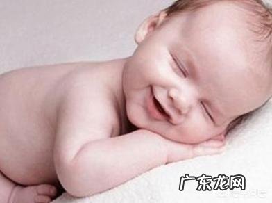 婴儿晚上不睡觉,一直哭闹,这是怎么回事?该怎么办?