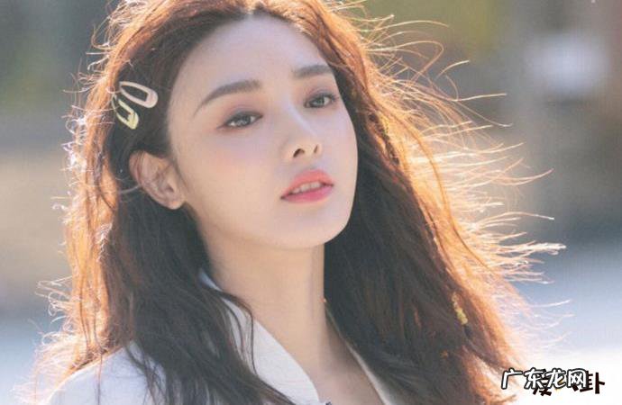 彭小冉以前的照片 主持人转型当演员彭小冉是怎么火起的