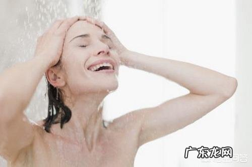 请问得风湿和类风湿的人不能泡脚或泡澡吗?