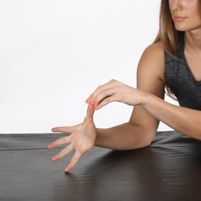 3岁小孩总喜欢挖鼻孔、揉眼睛、含手指，是什么原因