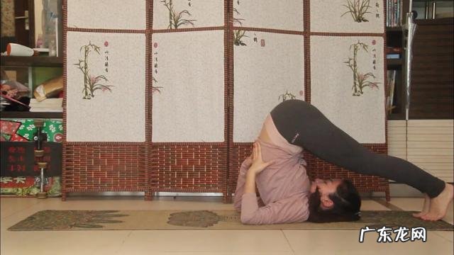 山东网红铁山靠,为什么快速的火了起来? 山东的网红一个月挣多少钱