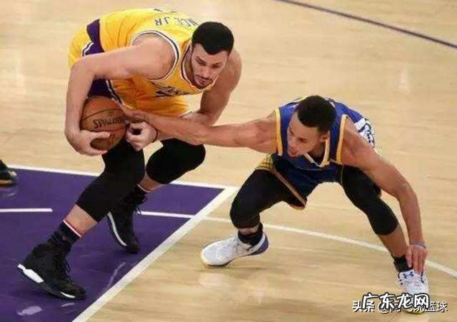 如何客观评价斯蒂芬·库里的防守水平?