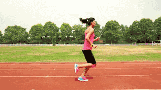 有轻微腰间盘突出的人能慢慢练习跑步吗？