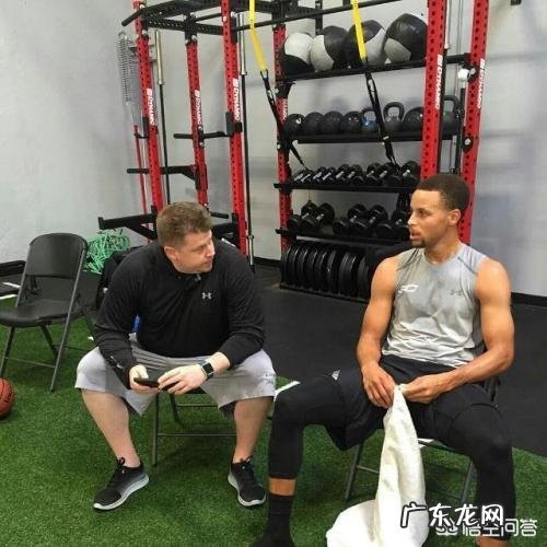 美国的一些篮球训练师球技非常了得，但为什么打不了NBA？