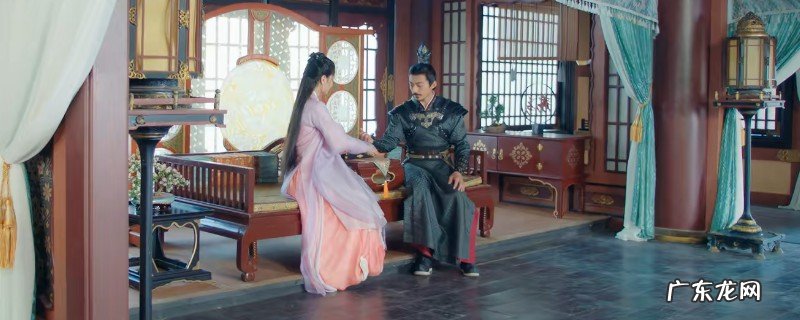 明月曾照江东寒噤浑泓最初跟谁正在一同了