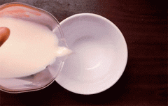 全脂奶和脱脂奶相比哪个好？哪一个有营养？