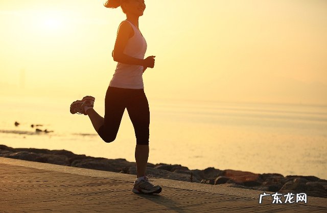 跑步和跳绳哪个减肥效果好?