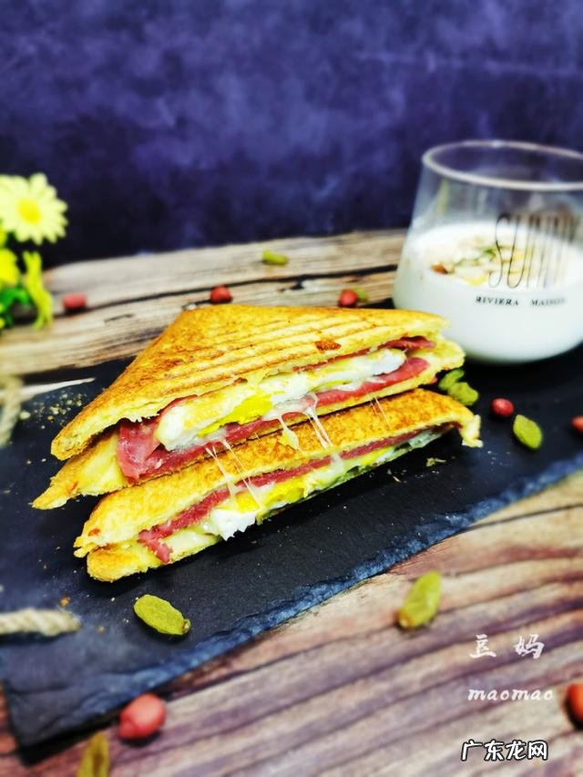 如何用面包做出一份创意早餐?