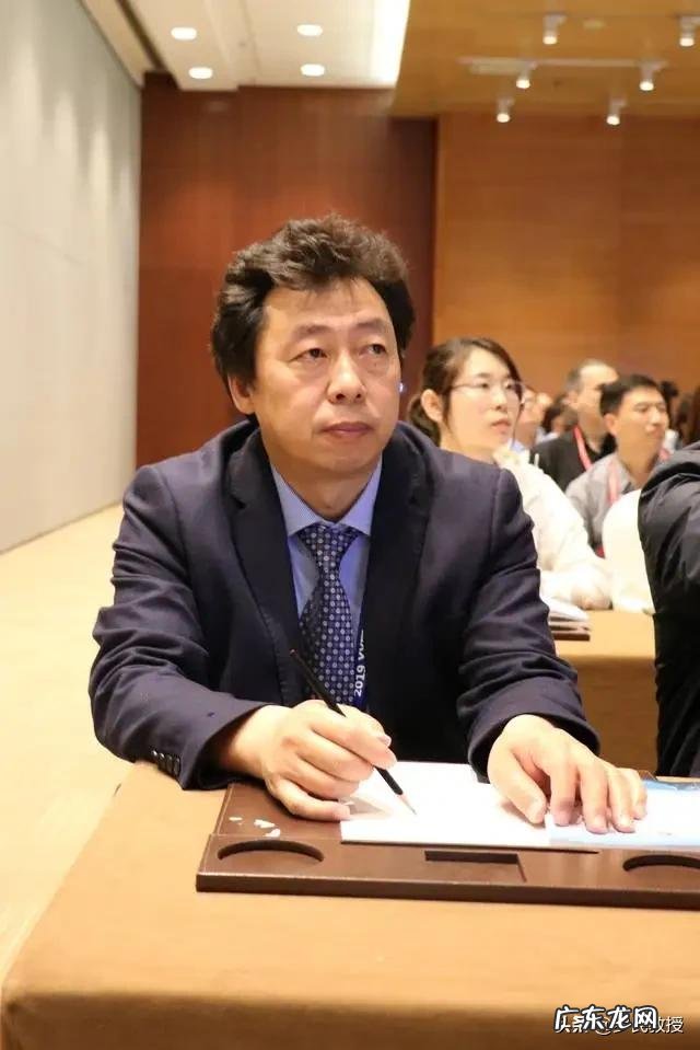 \＂吊脖式\＂牵引再引争议，颈椎牵引能不能自行进行