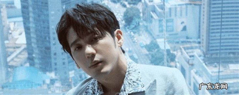 江小树为什么拿着宽良女子收给他的球