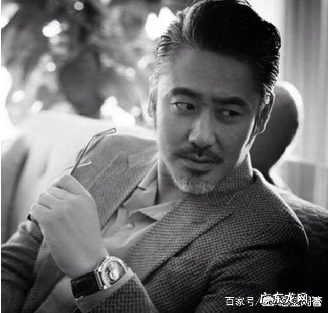 他是唐嫣同学因嗓音被人瞧不起,曾落魄到吃垃圾现逆袭成男神?