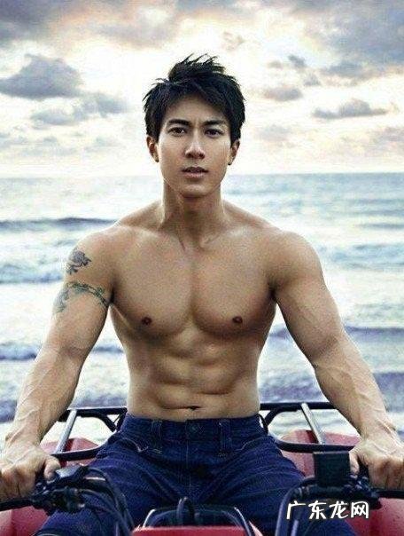 有哪些男星是靠练就一身肌肉成功逆袭的？ 如何锻炼练就一身肌肉