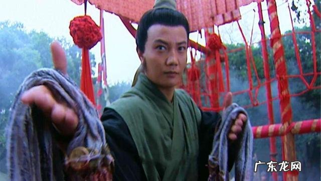 小鹰和播求打谁能赢?为什么?