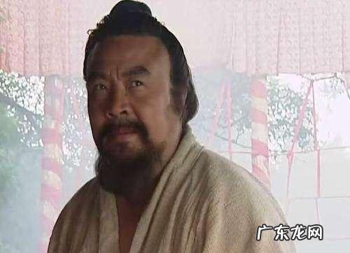 小鹰和播求打谁能赢?为什么?