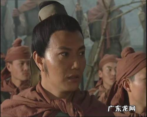 小鹰和播求打谁能赢?为什么?