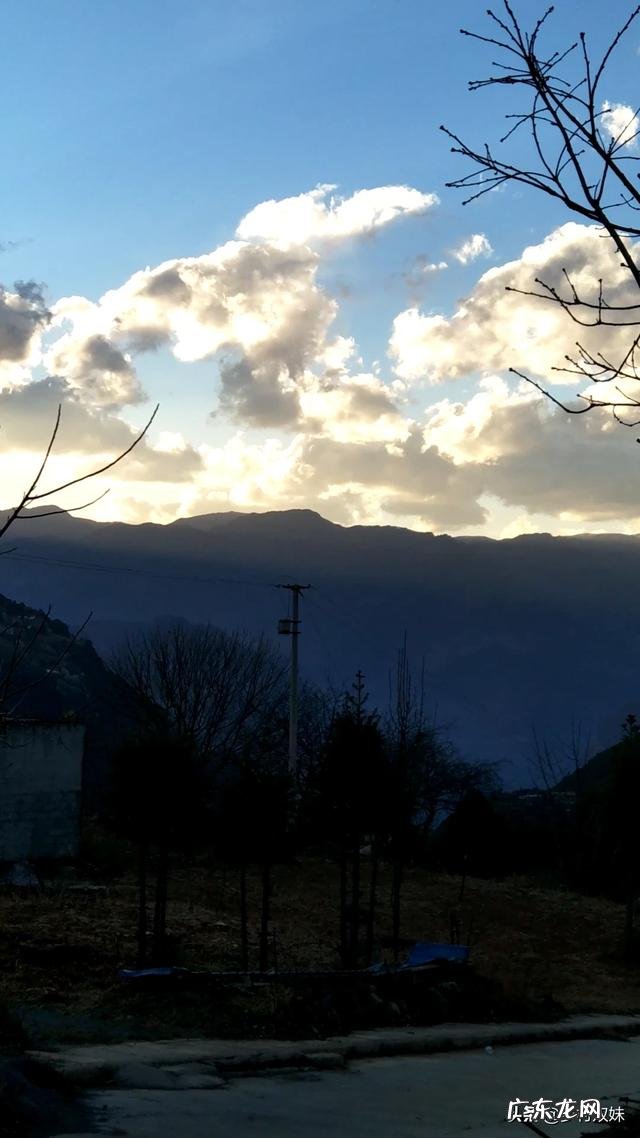 我想问一下为什么我节食减肥第十二天体重不变了,也没有吃饭?