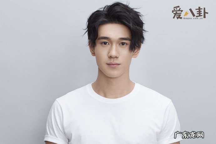 周陆啦是艺名吗