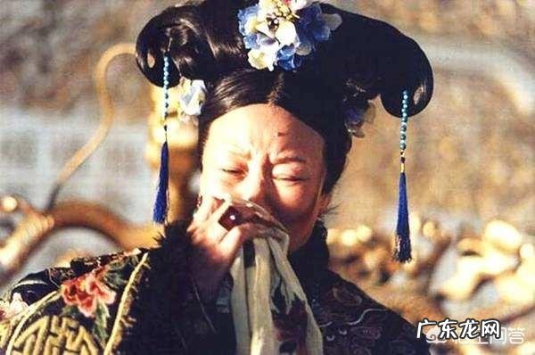 慈禧喝了一碗县令母亲熬的汤,赏赐金镯子,其父知道后为何自杀?