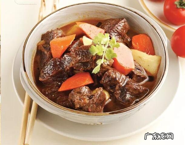 白领常吃胡萝卜炖牛腩可消除工作疲劳吗?