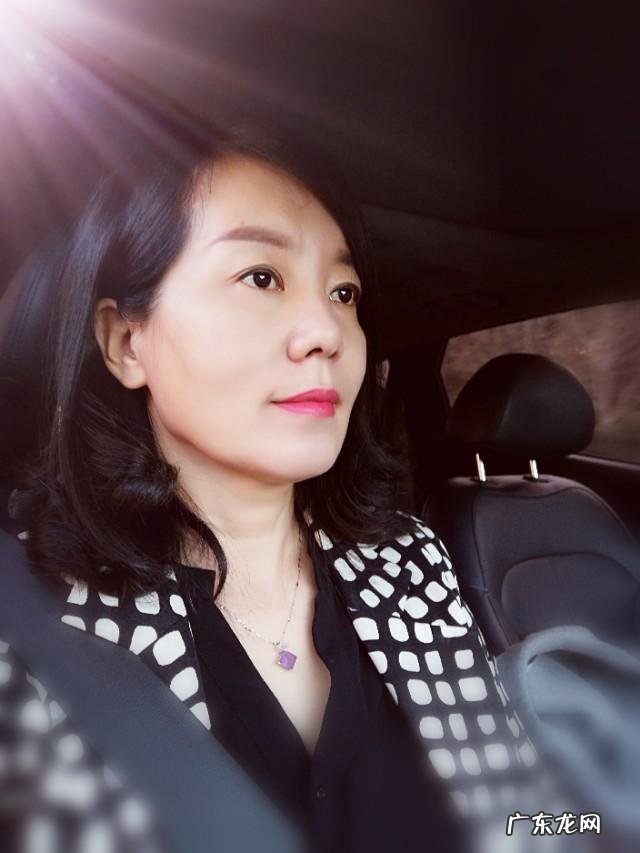 你身边有50多岁头发仍然黑亮无银发的女人吗