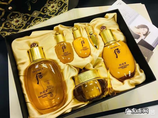 想买一套1000左右的护肤品送给媳妇，你有哪些推荐？