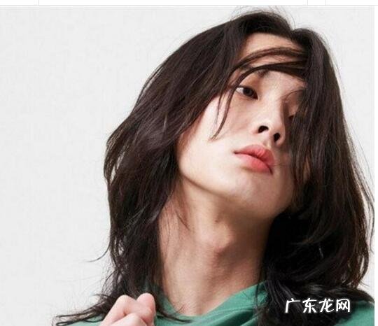 2022最新男生长发发型图片